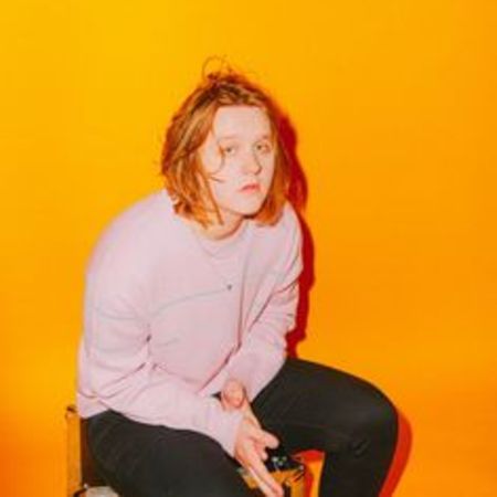 Lewis Capaldi has a new girlfriend
