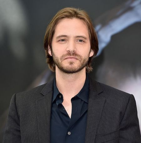 Aaron Stanford is an American actor widely known for X2 and 12 Monkeys

Image Source: Celebrity Net Worth