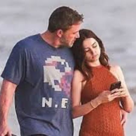 Affleck and Ana getting intimate in Costa Rica