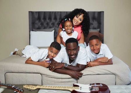 Shawn and Sharonda shares two sons and one daughter 

Image Source: Black Doctor