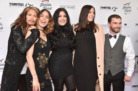 Tyler along with his sisters and father during an event

Image Source: Getty Image