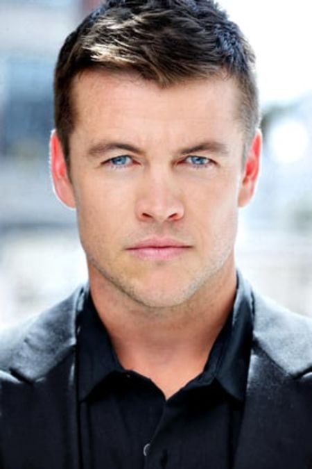 Luke Hemsworth is an Australian actor best known for TV show Neighbours

Image Source: Listal