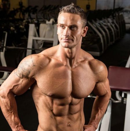 Thomas DeLauer is an American fitness trainor and Author 

Image Source: Fitness Viral