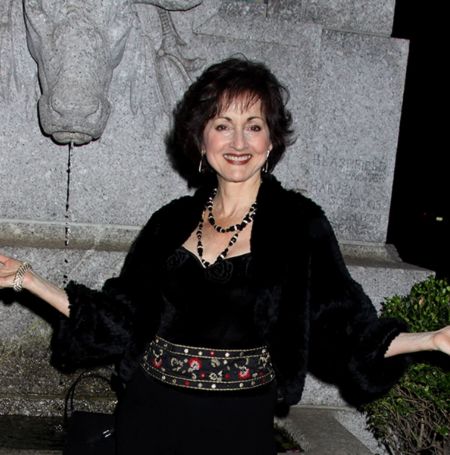 Robin Strasser Age, Net Worth, Coach, Illness & Instagram