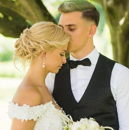 Laura Hilven is married since 2019